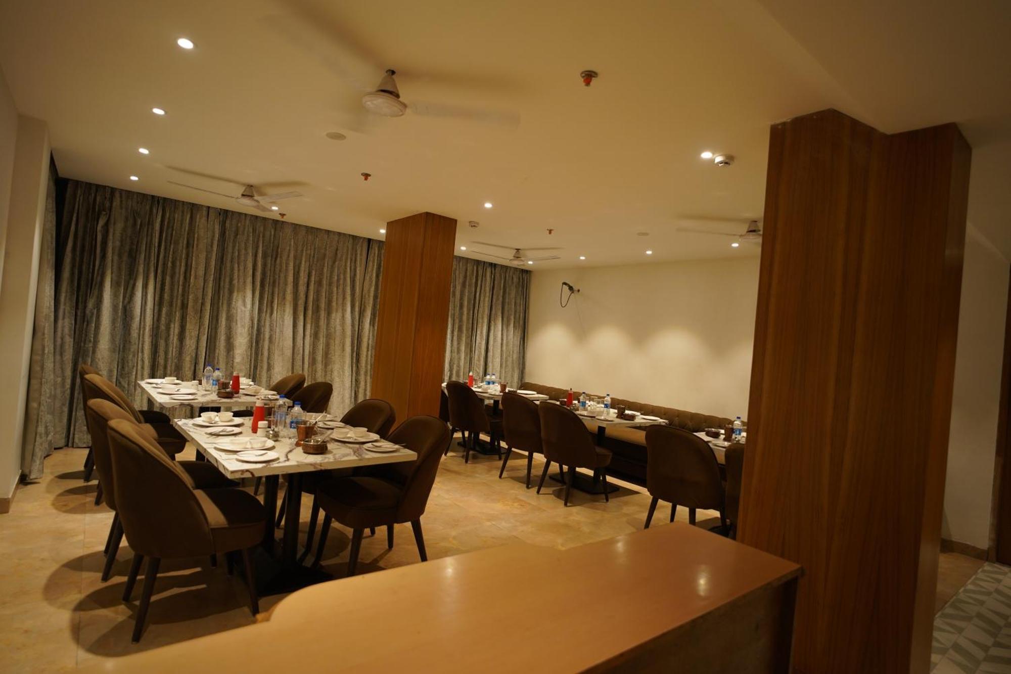 Hotel Mumbai House Express Udaipur Buitenkant foto