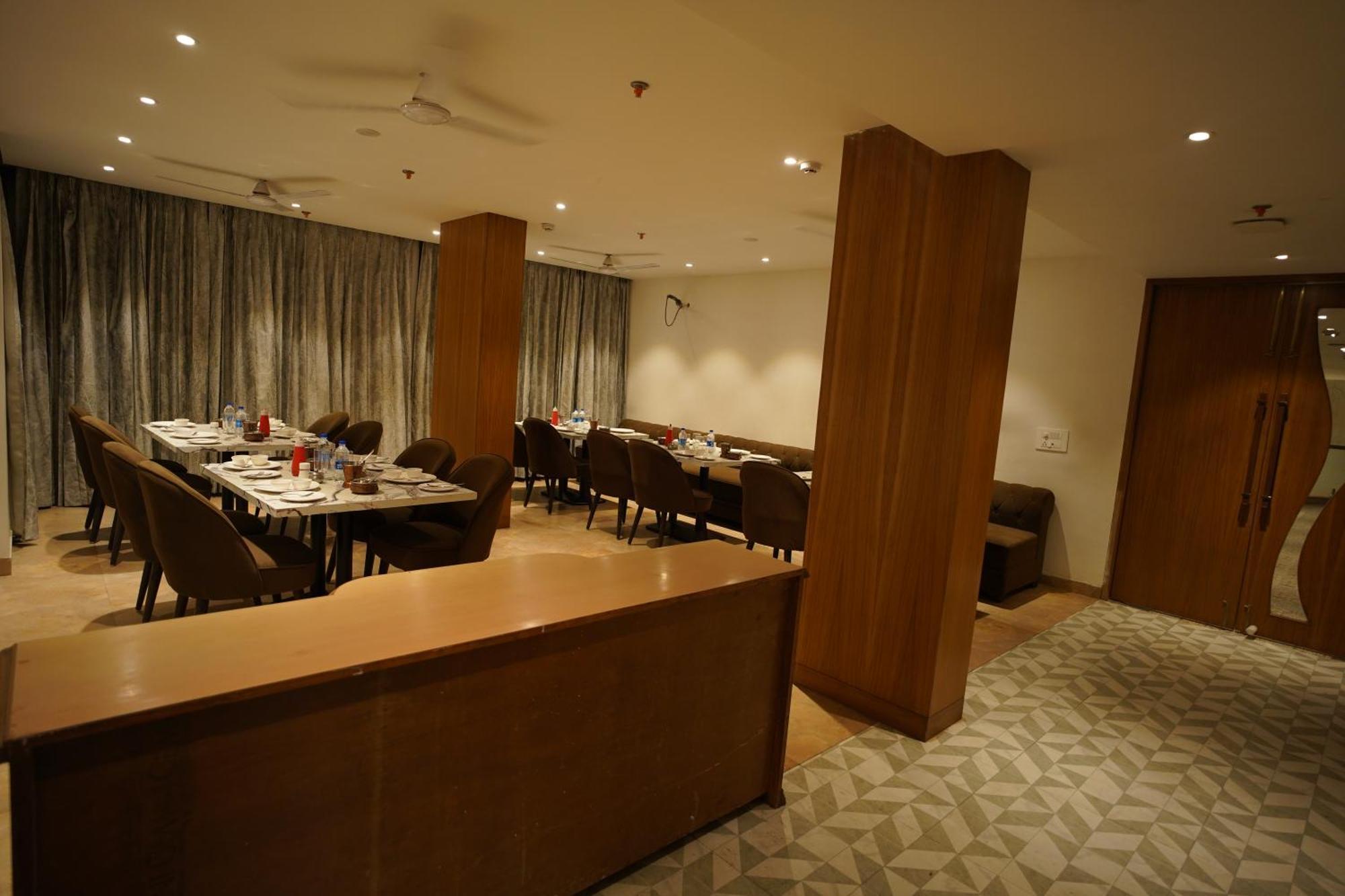 Hotel Mumbai House Express Udaipur Buitenkant foto
